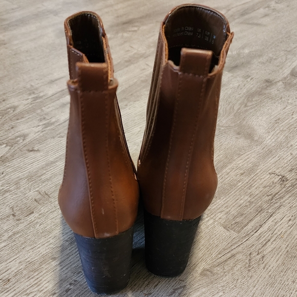 Call it Spring Cognac Brown Tan Heeled Booties 7.5 VGUC - Picture 2 of 5